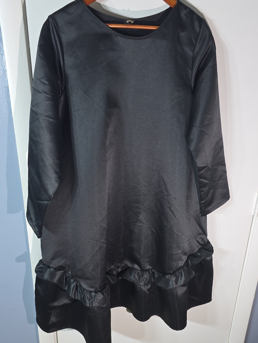 VONDA Black Satin Dress with Subtle Shine